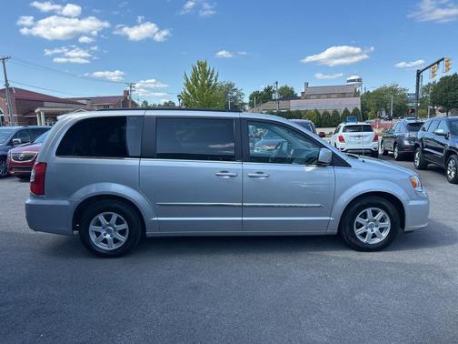 2011 Chrysler Town & Country Touring