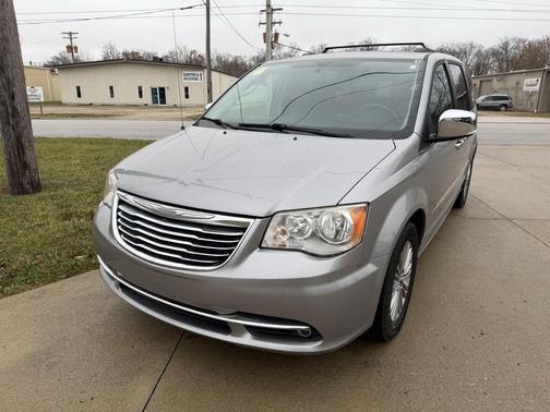 2016 Chrysler Town & Country Touring-L