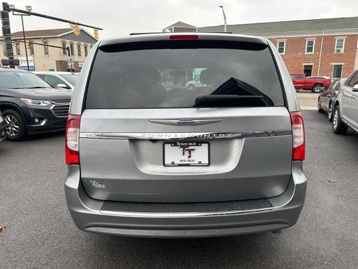 2016 Chrysler Town & Country Touring-L