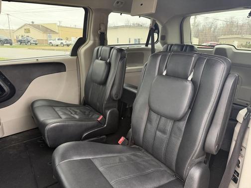 2016 Chrysler Town & Country Touring-L