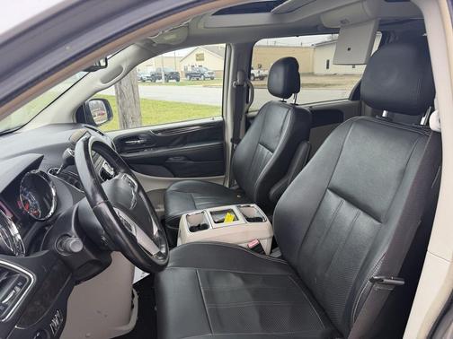 2016 Chrysler Town & Country Touring-L