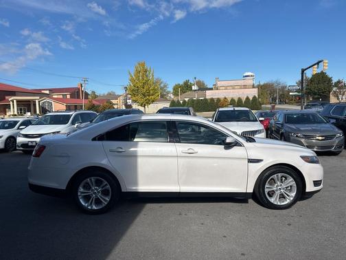 2017 Ford Taurus SEL