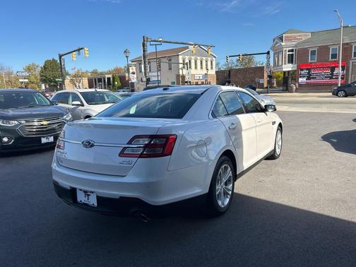 2017 Ford Taurus SEL