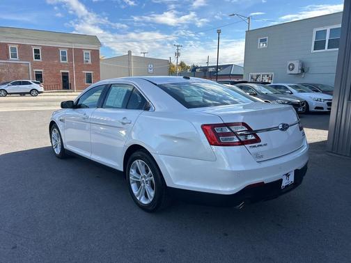 2017 Ford Taurus SEL