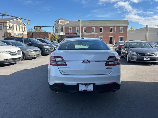 2017 Ford Taurus SEL