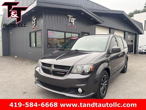 Granite Crystal Metallic Clearcoat 2017 Dodge Grand Caravan GT