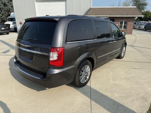 2016 Chrysler Town & Country Touring-L