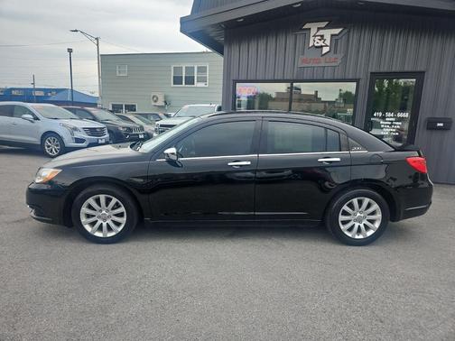 Black Clearcoat 2013 Chrysler 200 Limited