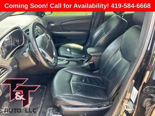 Black Clearcoat 2013 Chrysler 200 Limited