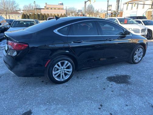 2017 Chrysler 200 Limited