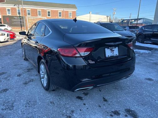 2017 Chrysler 200 Limited