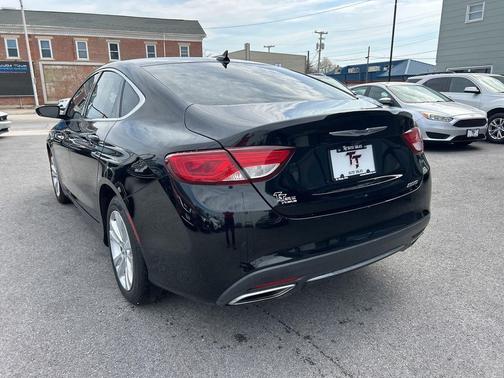 2017 Chrysler 200 Limited