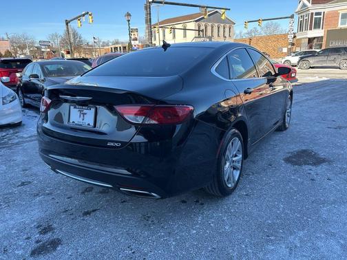 2017 Chrysler 200 Limited