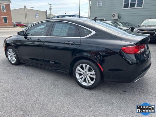 2017 Chrysler 200 Limited