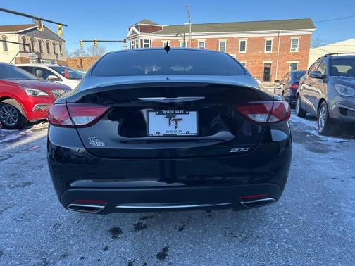 2017 Chrysler 200 Limited