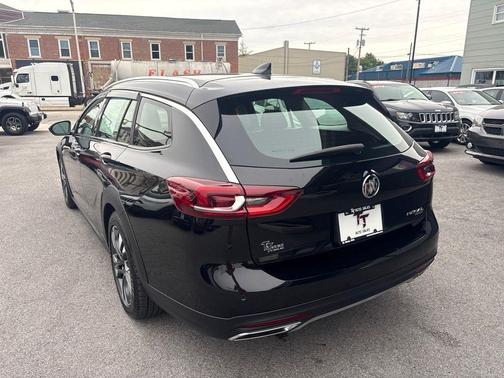 Ebony Twilight Metallic 2019 Buick Regal TourX Essence
