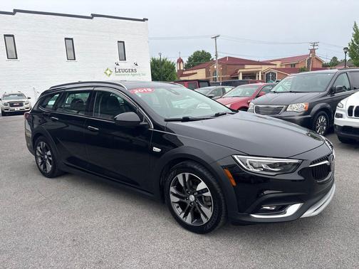 Ebony Twilight Metallic 2019 Buick Regal TourX Essence