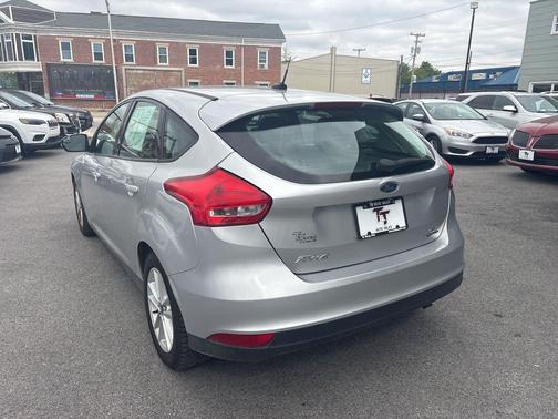 Ingot Silver 2015 Ford Focus SE