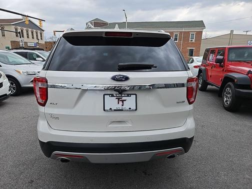 White Platinum Clearcoat Metallic 2016 Ford Explorer XLT