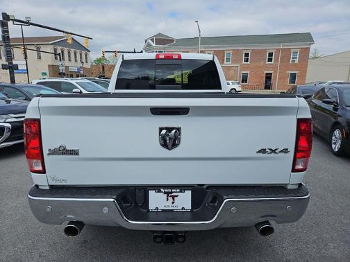 Bright White Clearcoat 2019 RAM 1500 Big Horn