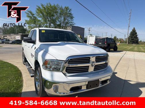 Bright White Clearcoat 2019 RAM 1500 Big Horn