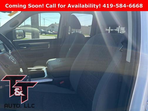 Bright White Clearcoat 2019 RAM 1500 Big Horn