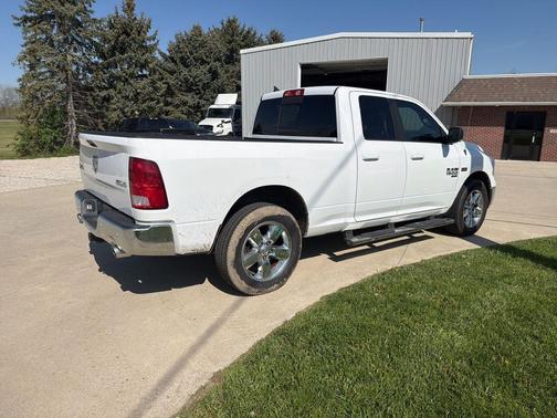 Bright White Clearcoat 2019 RAM 1500 Big Horn