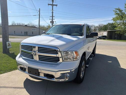 Bright White Clearcoat 2019 RAM 1500 Big Horn