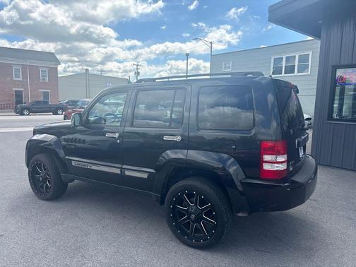 Brilliant Black Crystal Pearlcoat 2012 Jeep Liberty Sport