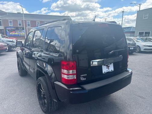 Brilliant Black Crystal Pearlcoat 2012 Jeep Liberty Sport