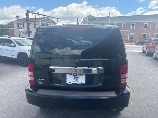 Brilliant Black Crystal Pearlcoat 2012 Jeep Liberty Sport