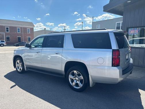 Silver Ice Metallic 2016 Chevrolet Suburban LT