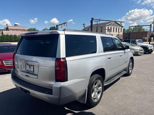 Silver Ice Metallic 2016 Chevrolet Suburban LT