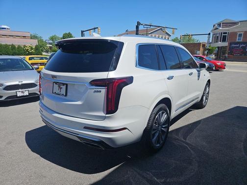 Crystal White Tricoat 2020 Cadillac XT6 Premium Luxury AWD