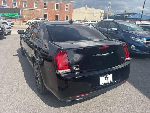 2018 Chrysler 300 S