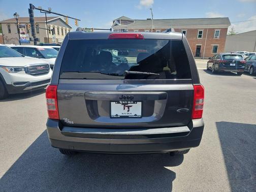 Granite Crystal Metallic Clearcoat 2014 Jeep Patriot Sport