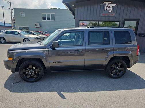 Granite Crystal Metallic Clearcoat 2014 Jeep Patriot Sport