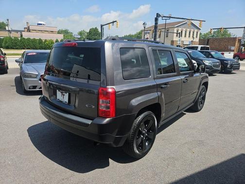 Granite Crystal Metallic Clearcoat 2014 Jeep Patriot Sport