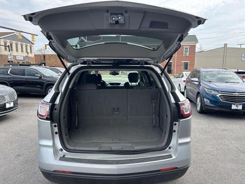 Silver Ice Metallic 2014 Chevrolet Traverse LS