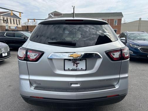 Silver Ice Metallic 2014 Chevrolet Traverse LS