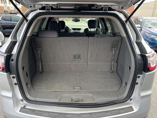 Silver Ice Metallic 2014 Chevrolet Traverse LS