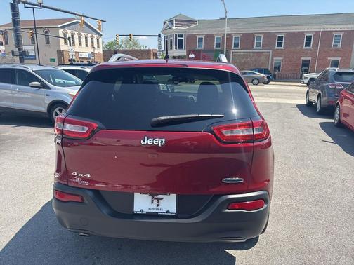 Deep Cherry Red Crystal Pearlcoat 2016 Jeep Cherokee Latitude