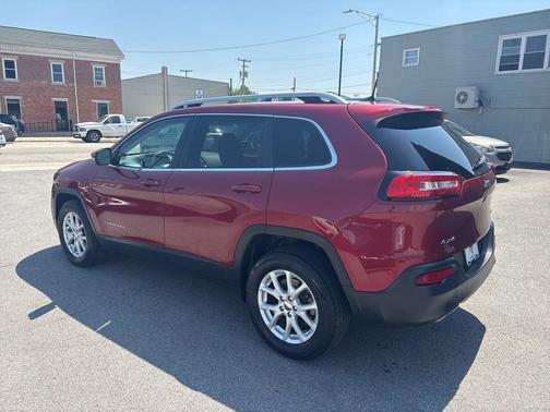 Deep Cherry Red Crystal Pearlcoat 2016 Jeep Cherokee Latitude