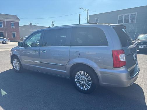 2013 Chrysler Town & Country Limited