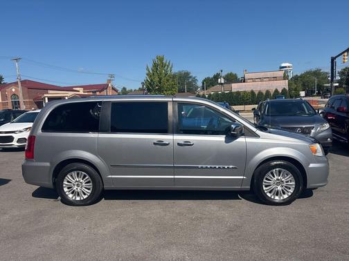 2013 Chrysler Town & Country Limited