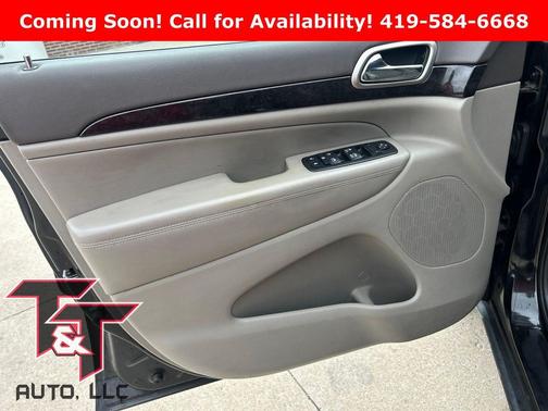 Brilliant Black Crystal Pearlcoat 2013 Jeep Grand Cherokee Laredo