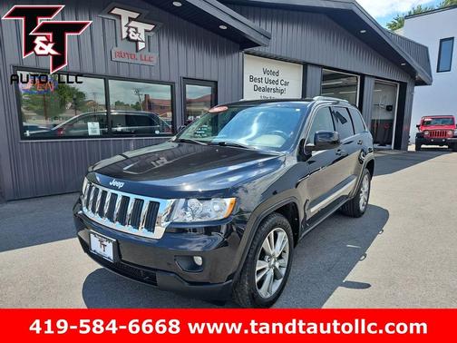 Brilliant Black Crystal Pearlcoat 2013 Jeep Grand Cherokee Laredo