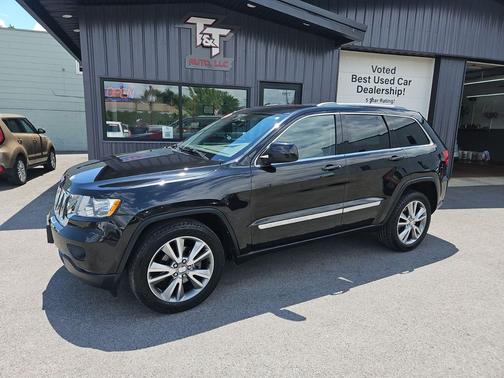 Brilliant Black Crystal Pearlcoat 2013 Jeep Grand Cherokee Laredo