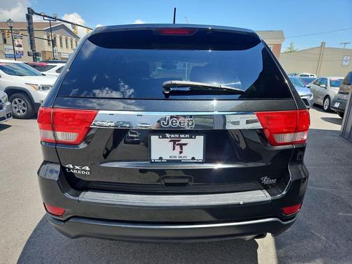 Brilliant Black Crystal Pearlcoat 2013 Jeep Grand Cherokee Laredo
