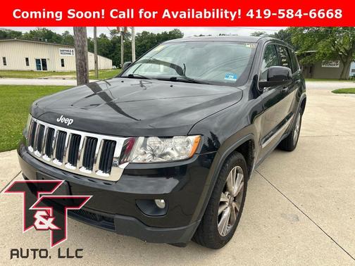 Brilliant Black Crystal Pearlcoat 2013 Jeep Grand Cherokee Laredo